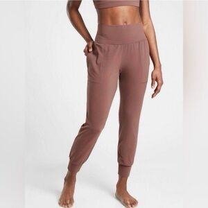 Athleta Salutation Jogger in Powervita Dusty Rose Size M